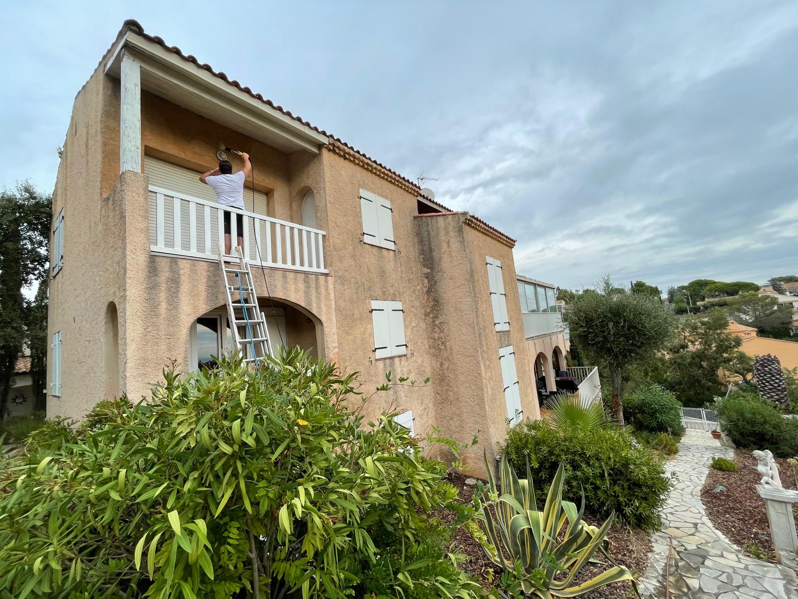 Peinture de sous-toiture